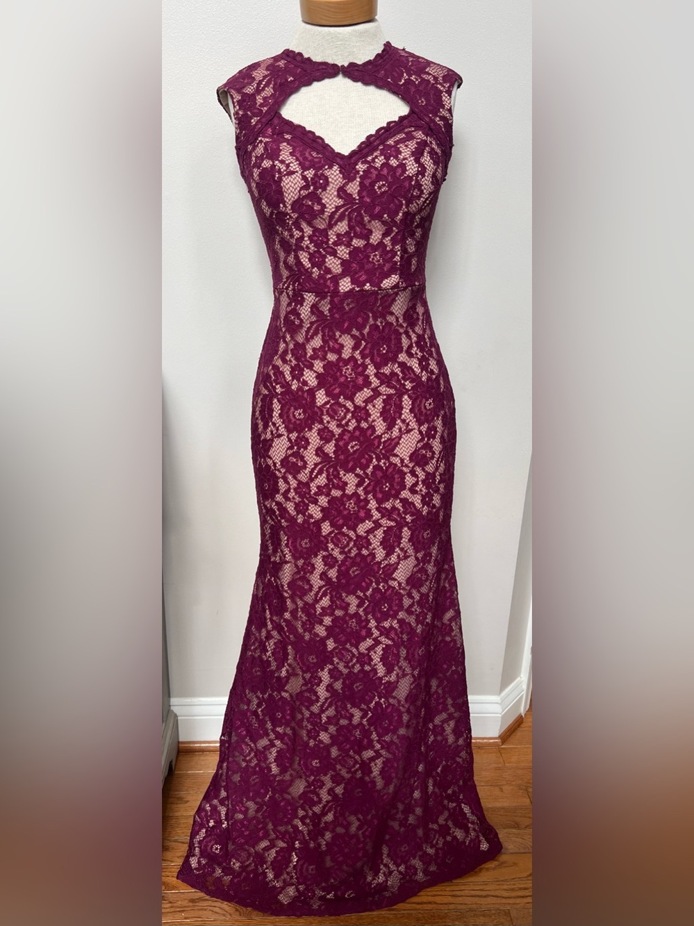 Xscape Burgundy Lace Mermaid Gown Size 4 Cutout Formal Wedding Guest